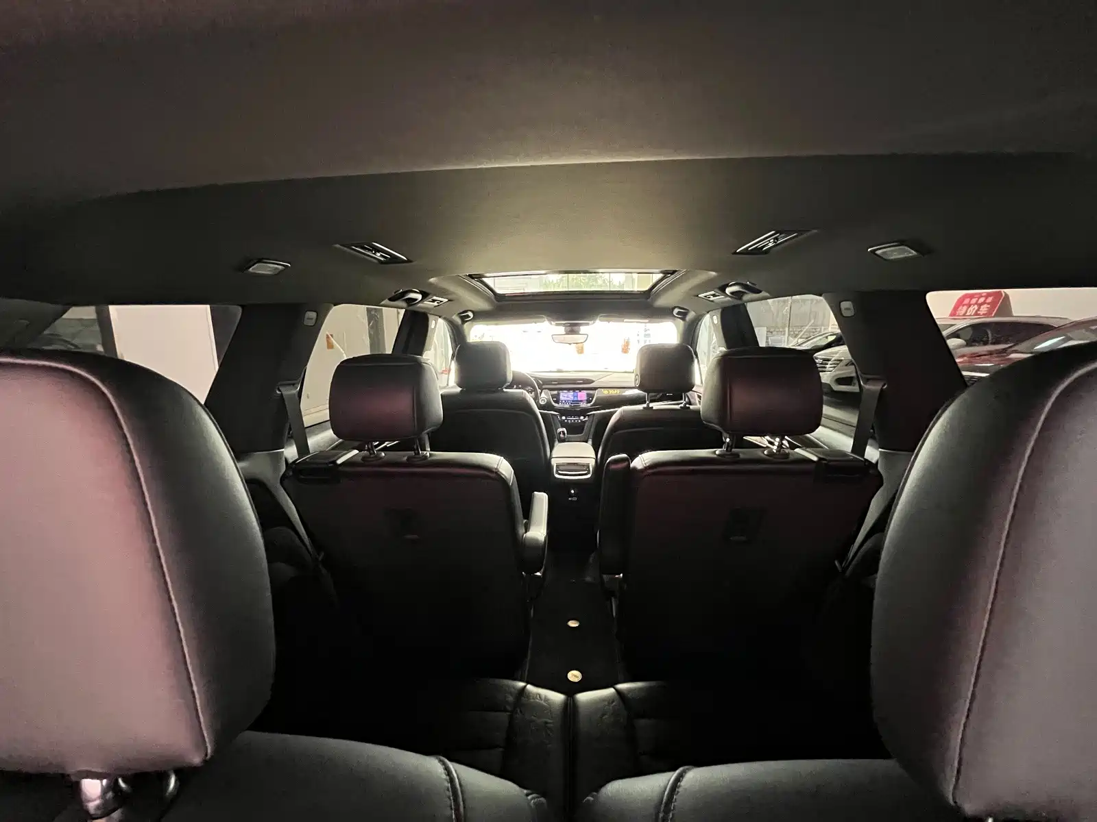Фото 18 - Cadillac XT6