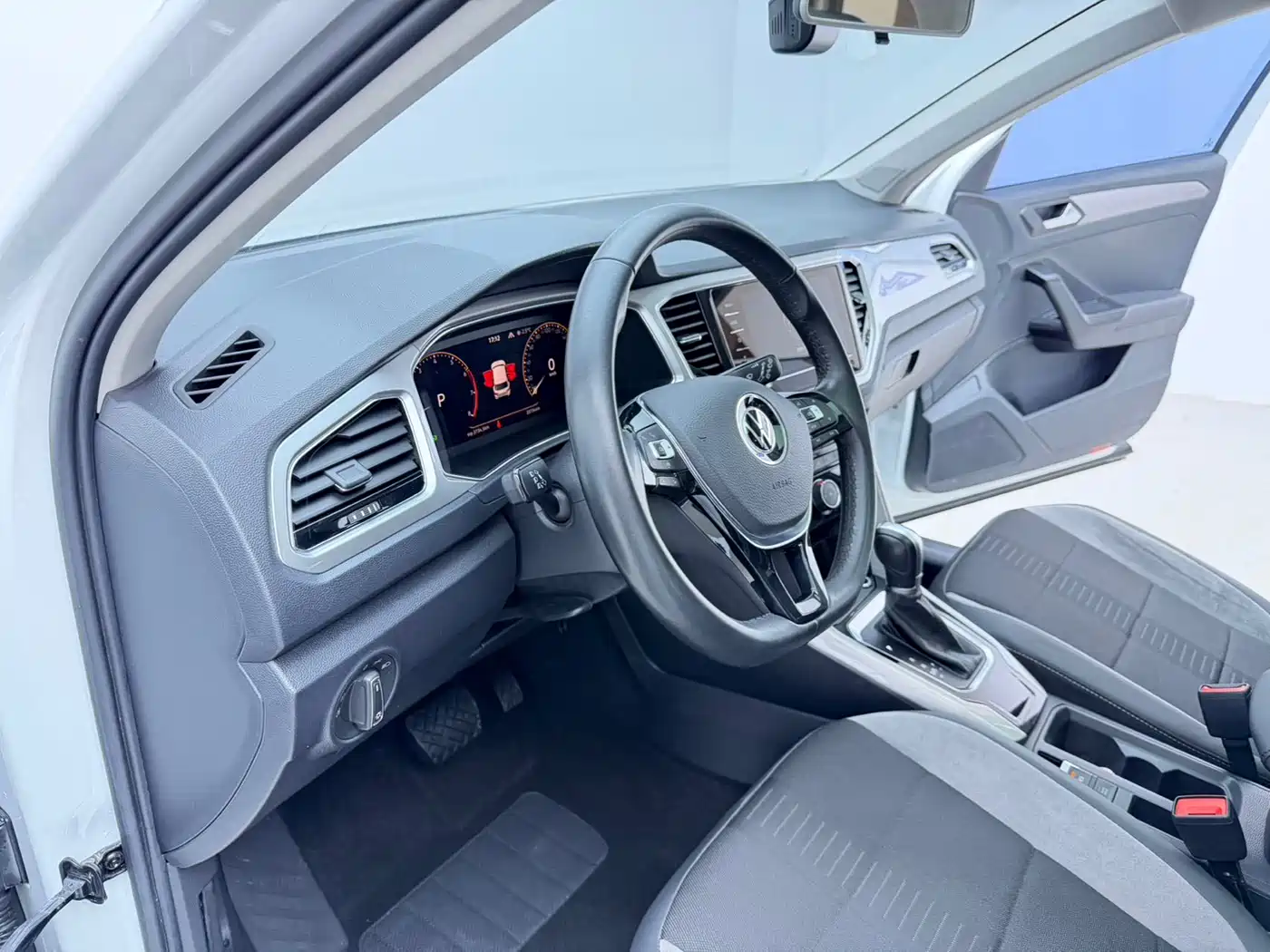 VOLKSWAGEN T ROC EXPLORING SONGS