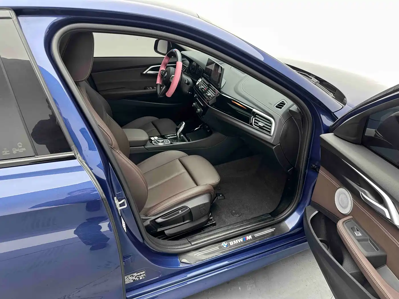 BMW 1 Series 2022 120i M Sport Shadow Edition фото 7
