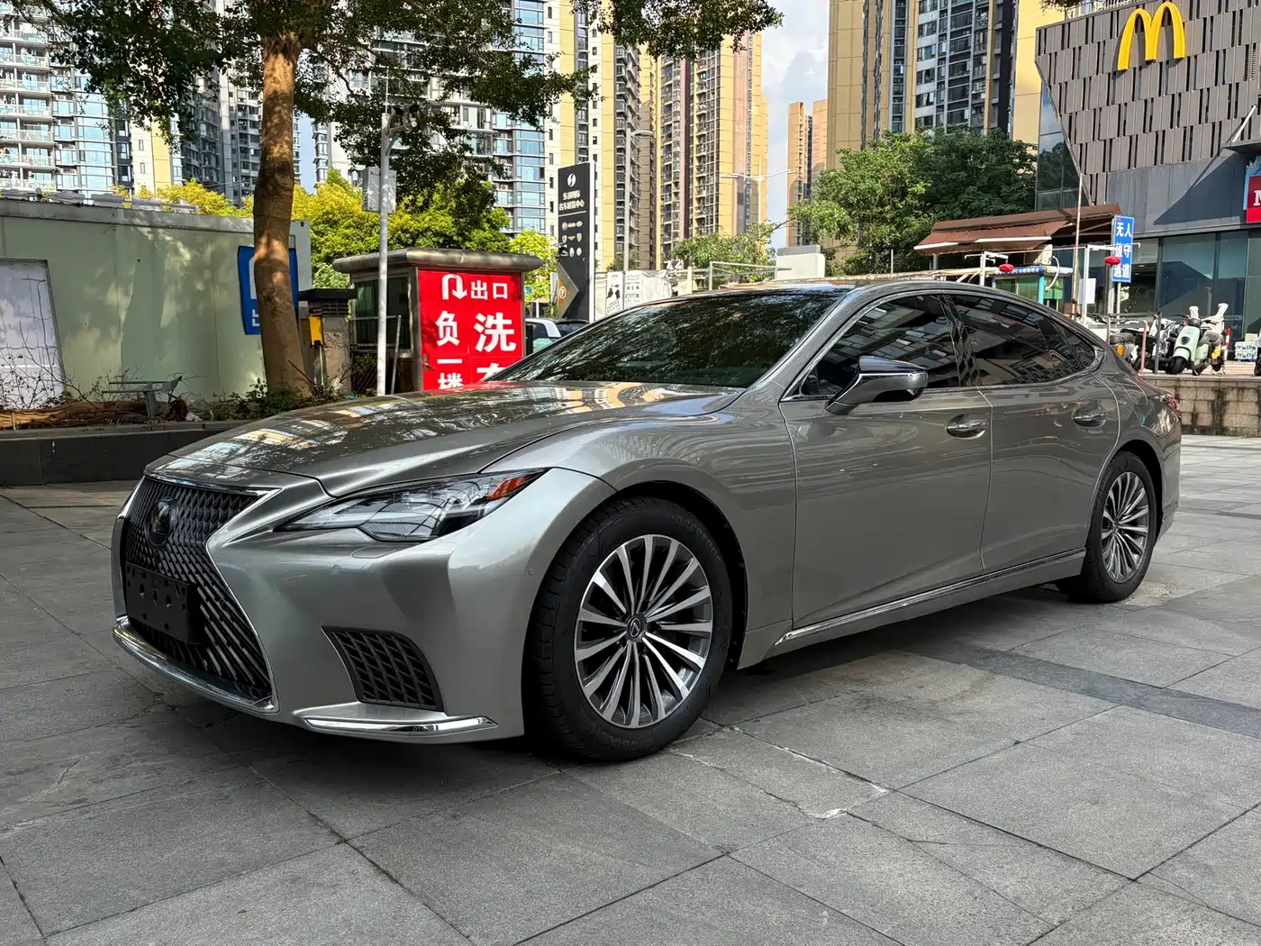 2023 Lexus LS