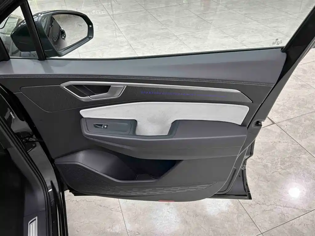Volkswagen Talagon 2025 450TSI R-Line 6-Seater фото 12