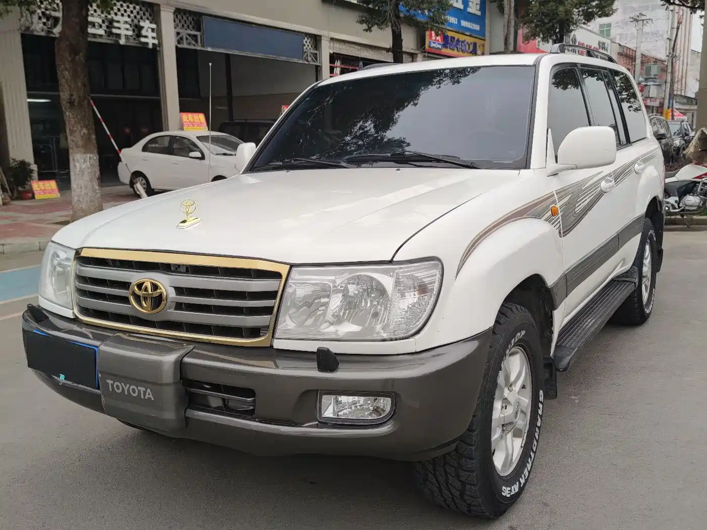 Toyota Land Cruiser 2005 Model 4.7L Automatic VX-R Luxury DVD Edition фото 6