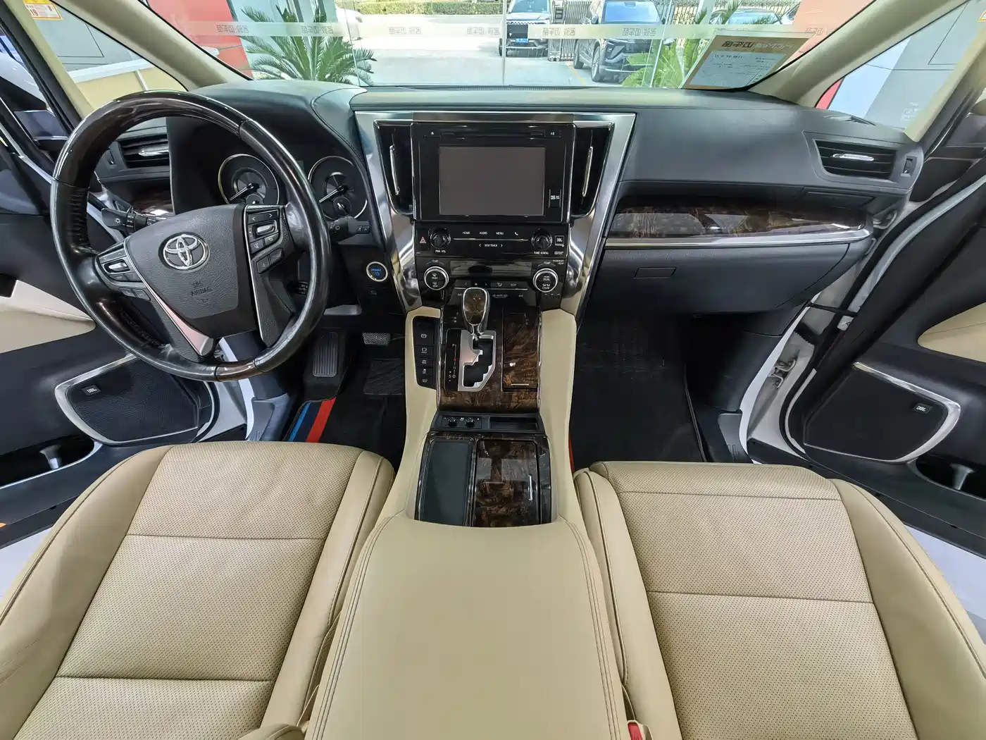 Toyota Alphard 2019 Hybrid 2.5L Luxury фото 8
