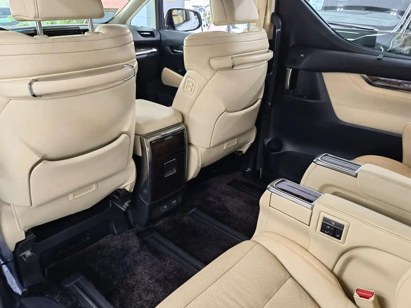 Toyota Alphard 2019 Hybrid 2.5L Luxury фото 14