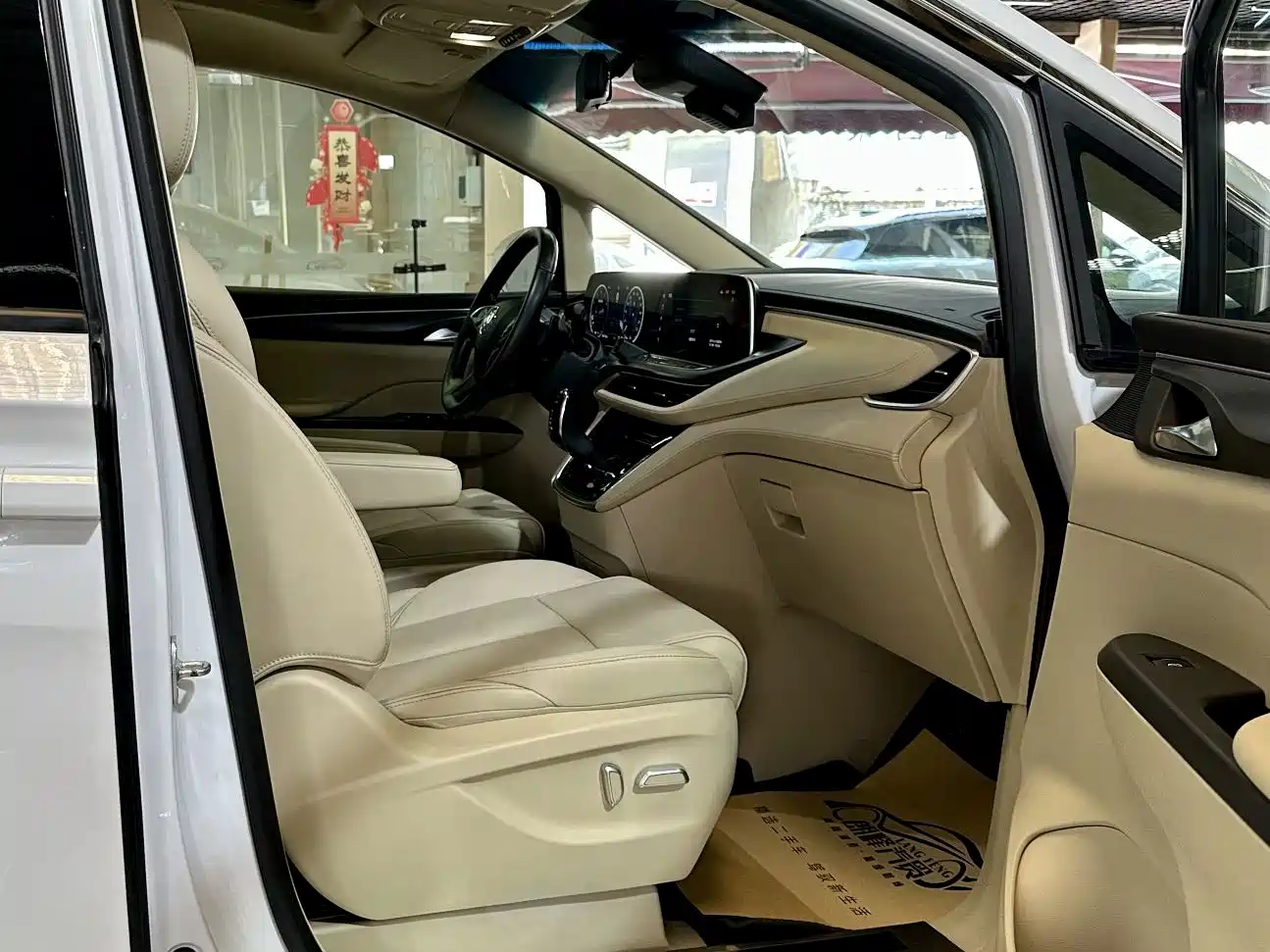 Photo 11 - Buick GL8