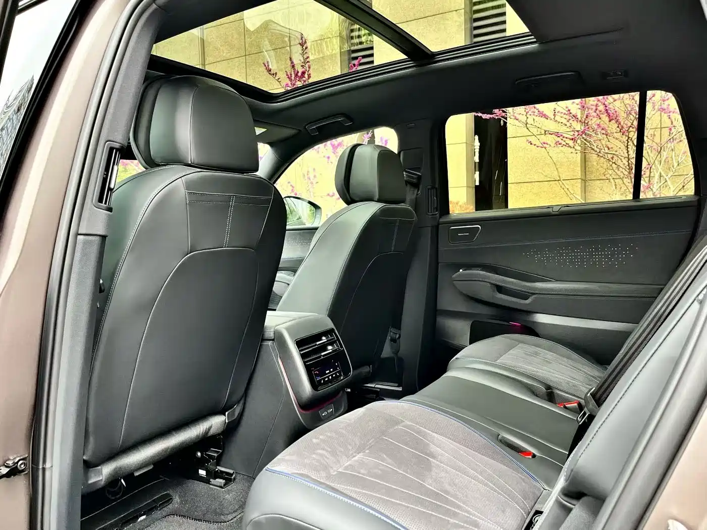Volkswagen Teramont 2026 Teramont Pro 450TSI 4WD Summit Edition фото 7