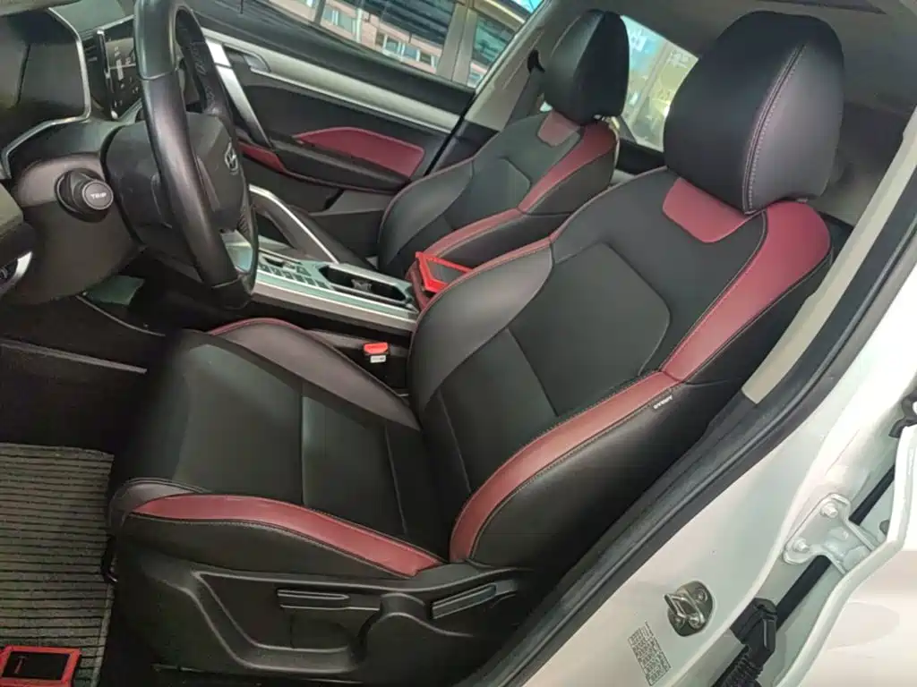Фото 15 - Geely Coolray