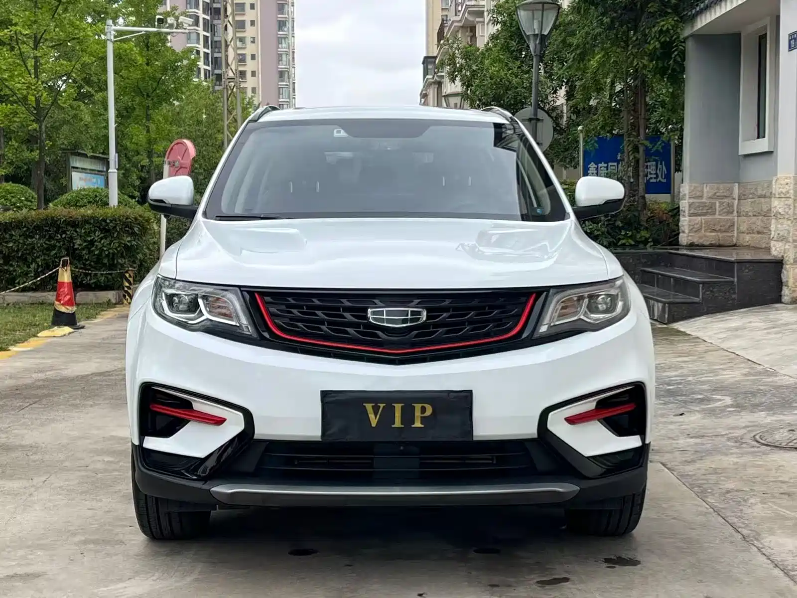 Фото 2 - Geely Atlas