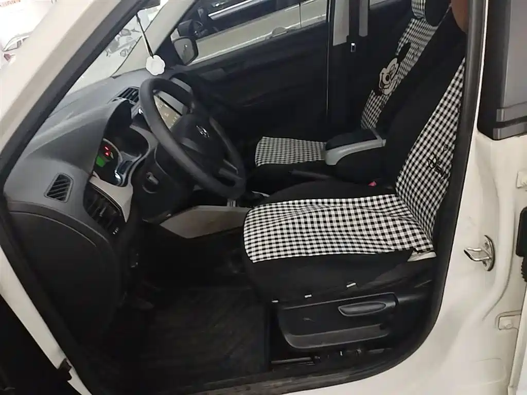 Škoda Fabia 2017 1.4L Auto Car Enjoy Edition фото 15