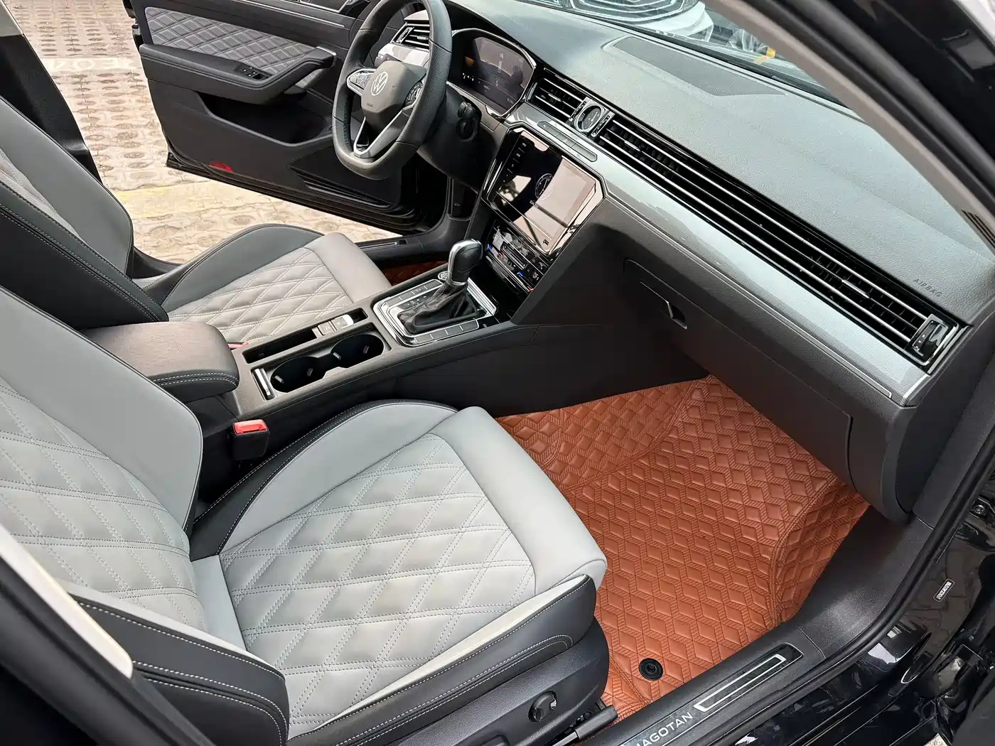 Volkswagen Magotan 2023 2 Million Units Anniversary Edition 330TSI DSG Leading Type фото 7