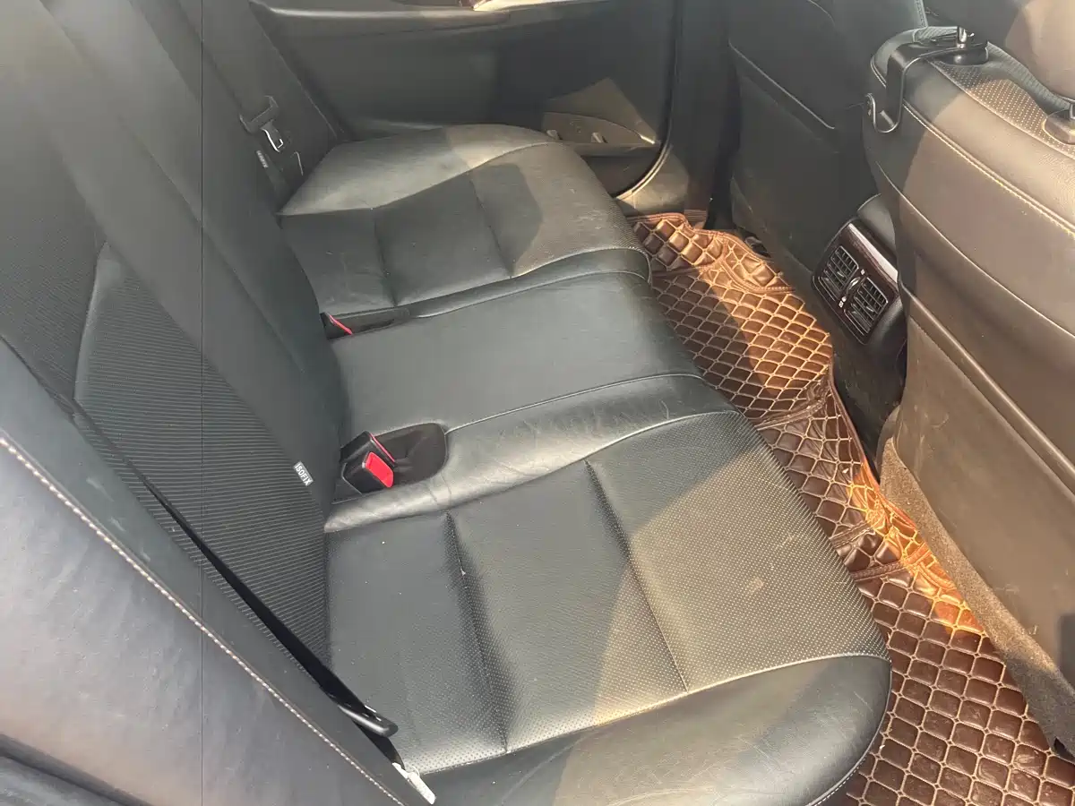 Toyota Camry 2016 2.0G 10th Anniversary Leading Edition фото 6