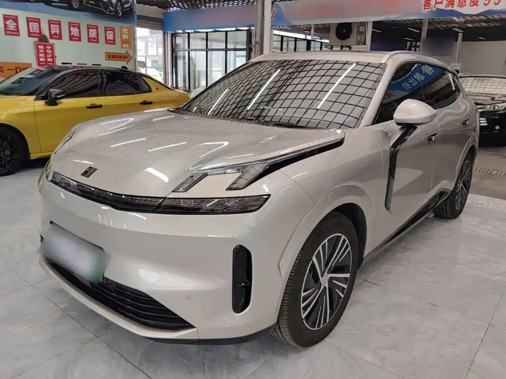 Lynk & Co 08 EM-P 2025 Model 120km Long Range Plus