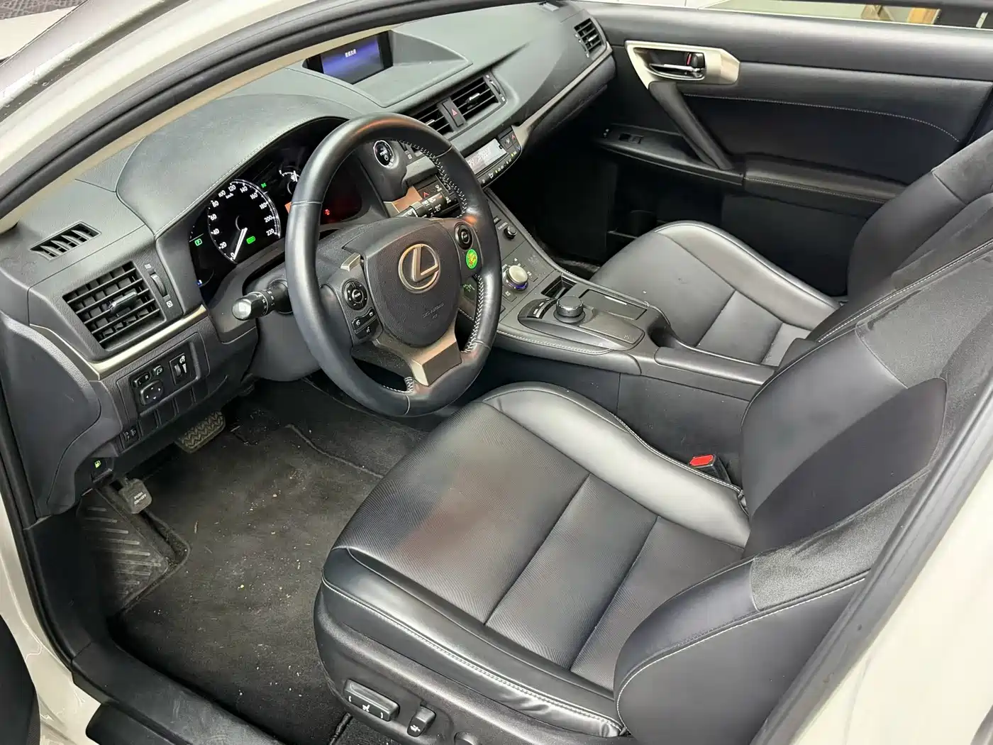 Lexus CT 2019 2017 CT200h Comfort Two-Tone China V