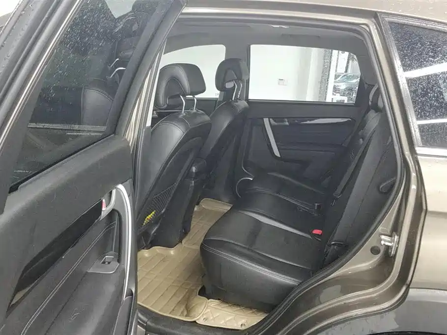 Chevrolet Captiva 2015 2.4L 2WD Urban Edition 7-seater фото 11