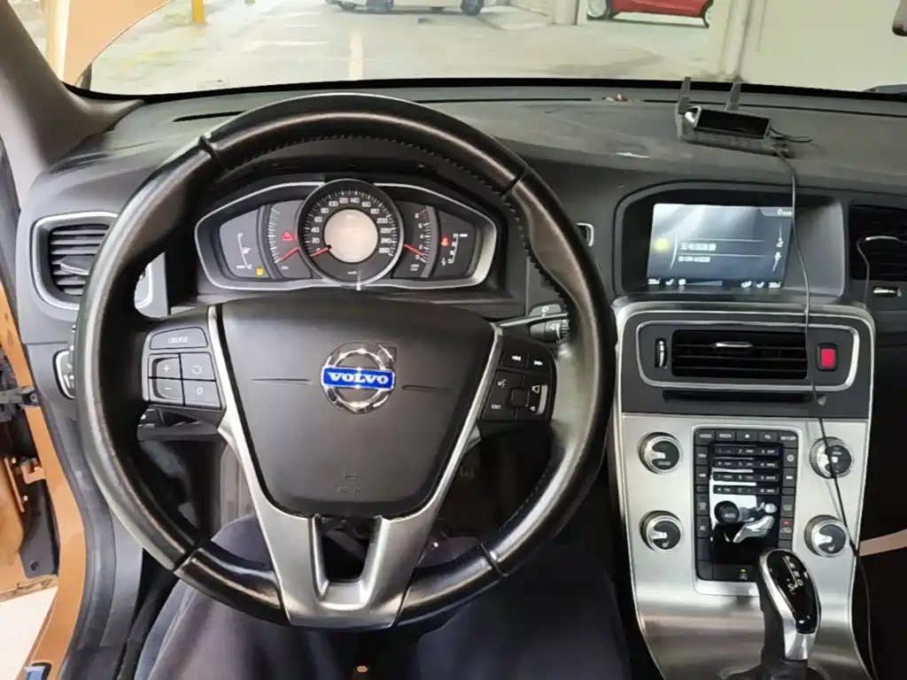 Фото 11 - Volvo S60