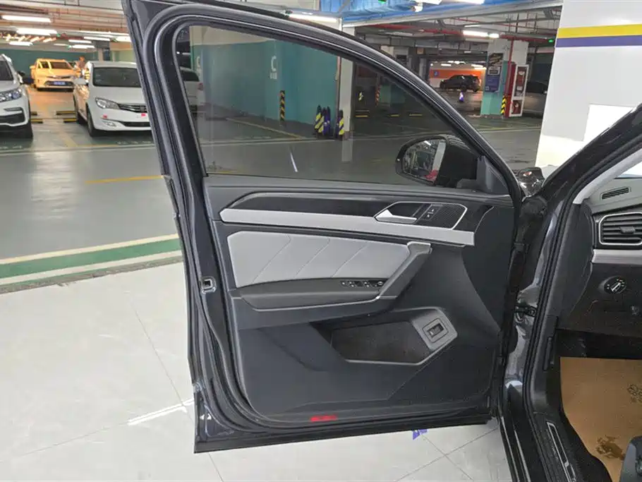 Volkswagen Tayron 2024 330TSI 2WD Luxury Plus Advanced фото 7