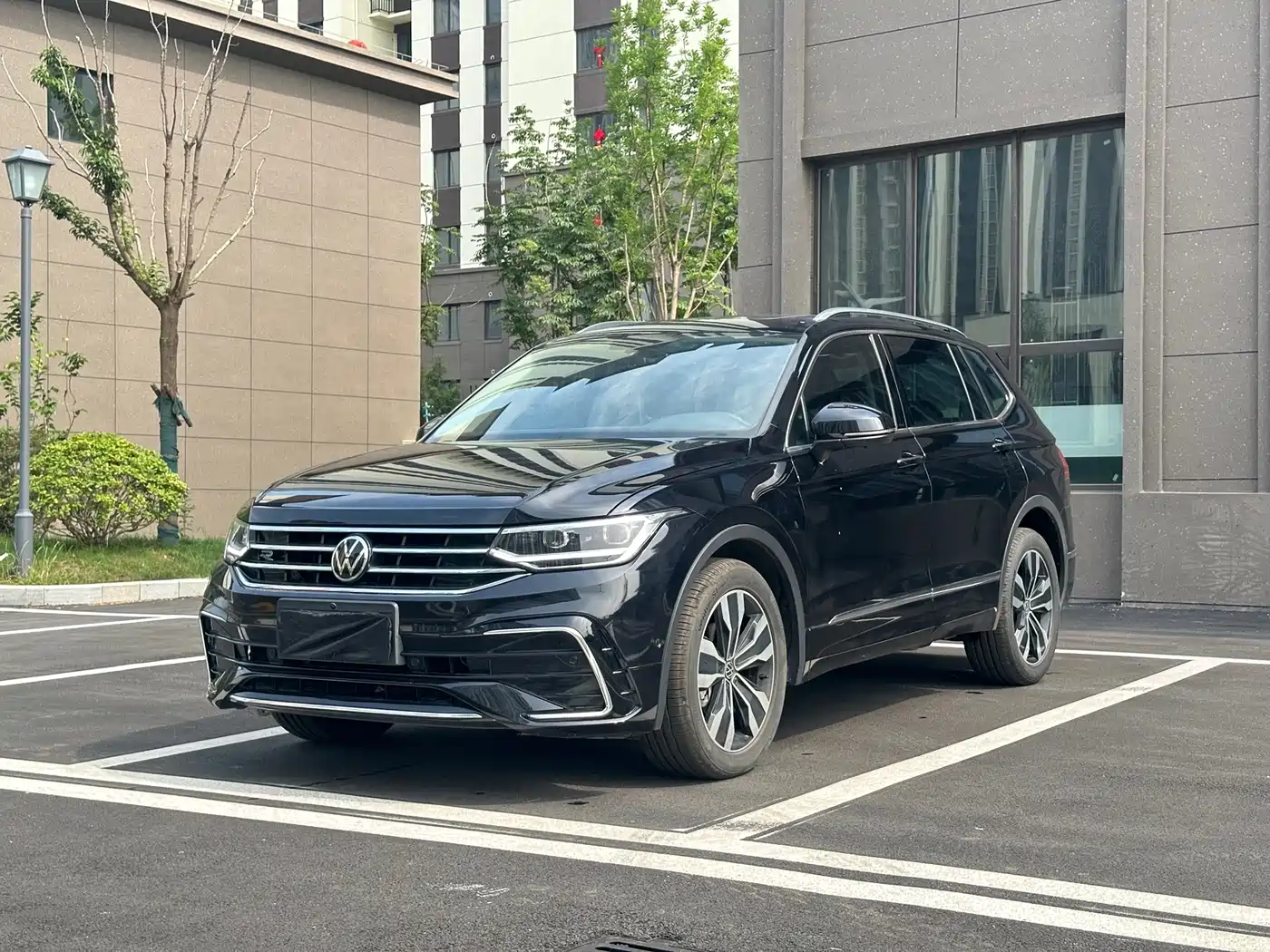 Volkswagen Tiguan L 2025 330TSI Automatic 2WD R-Line Dragon Glory Edition