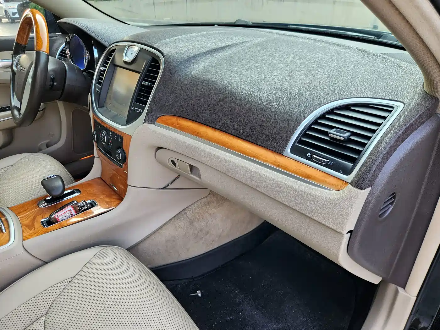 Chrysler 300C (Import) 2014 2013 Model 3.6L Premium Comfort Edition