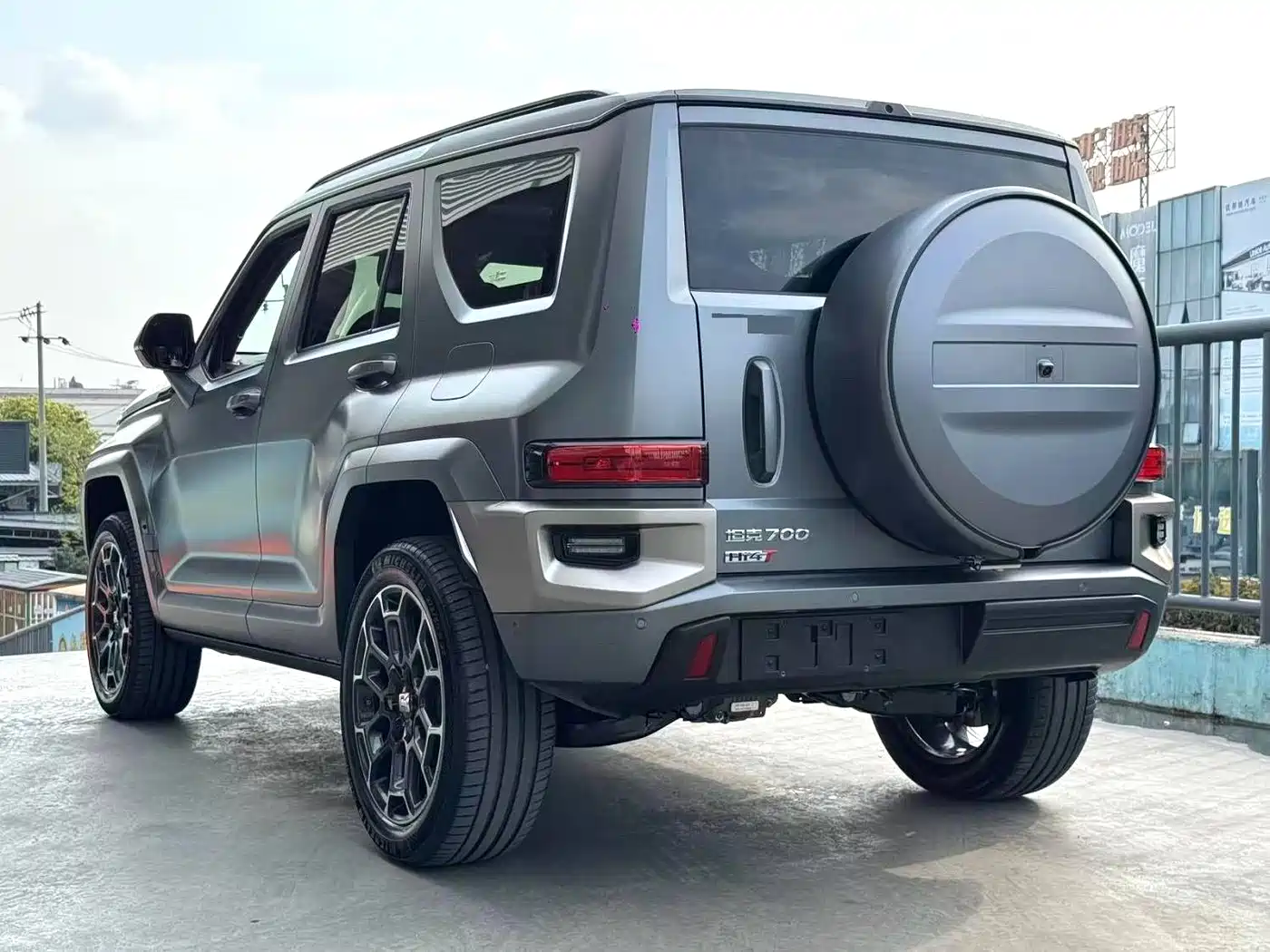 TANK TANK 700 NEW ENERGY