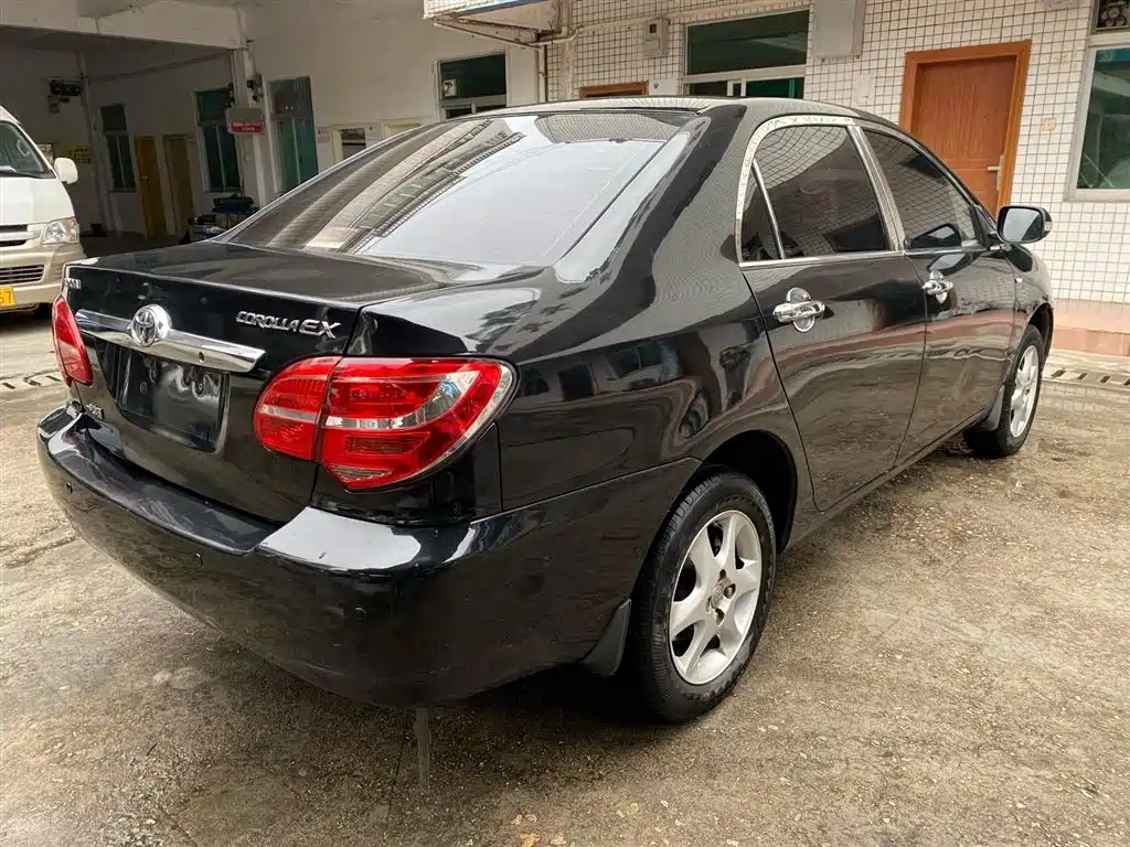 Toyota Corolla 2013 1.6L Automatic Luxury фото 9