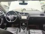 Photo 12 - Volkswagen Tiguan L