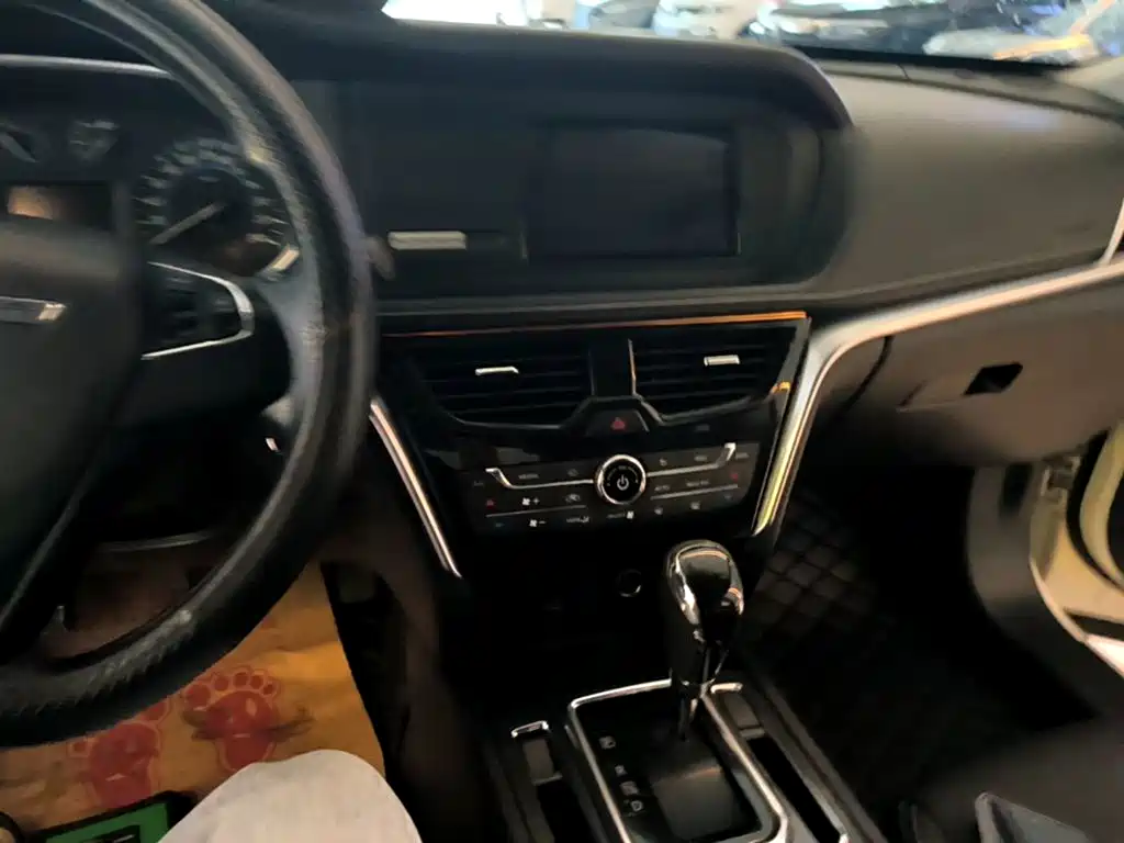 Venucia T90 2018 2018 2.0L CVT Smart Connection Fashion Edition China V