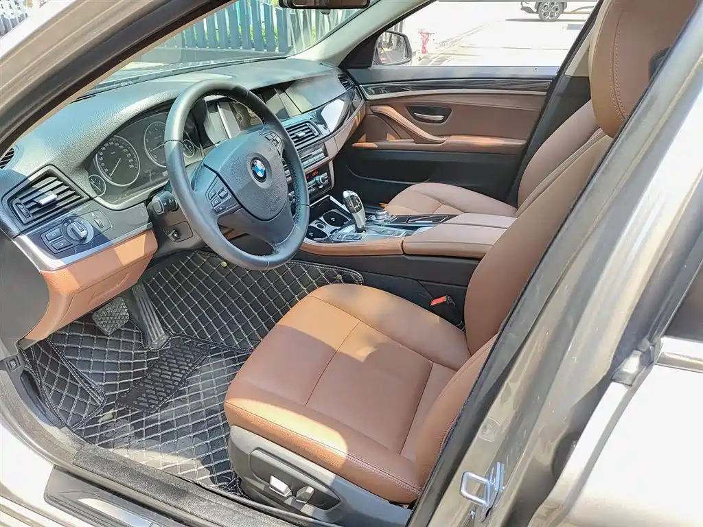 BMW 5 Series 2014 520Li Elegance фото 7