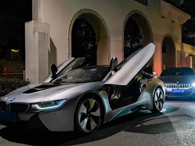BMW I8