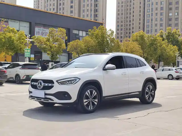 MERCEDES-BENZ GLA