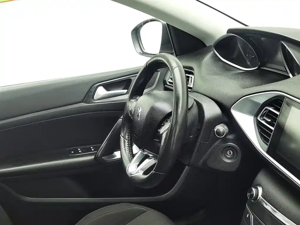 Peugeot 308S 2015 1.2T Auto Dynamic Edition фото 22