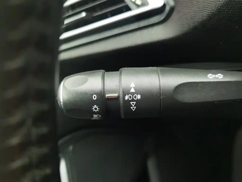 Peugeot 308S 2015 1.2T Auto Dynamic Edition фото 21