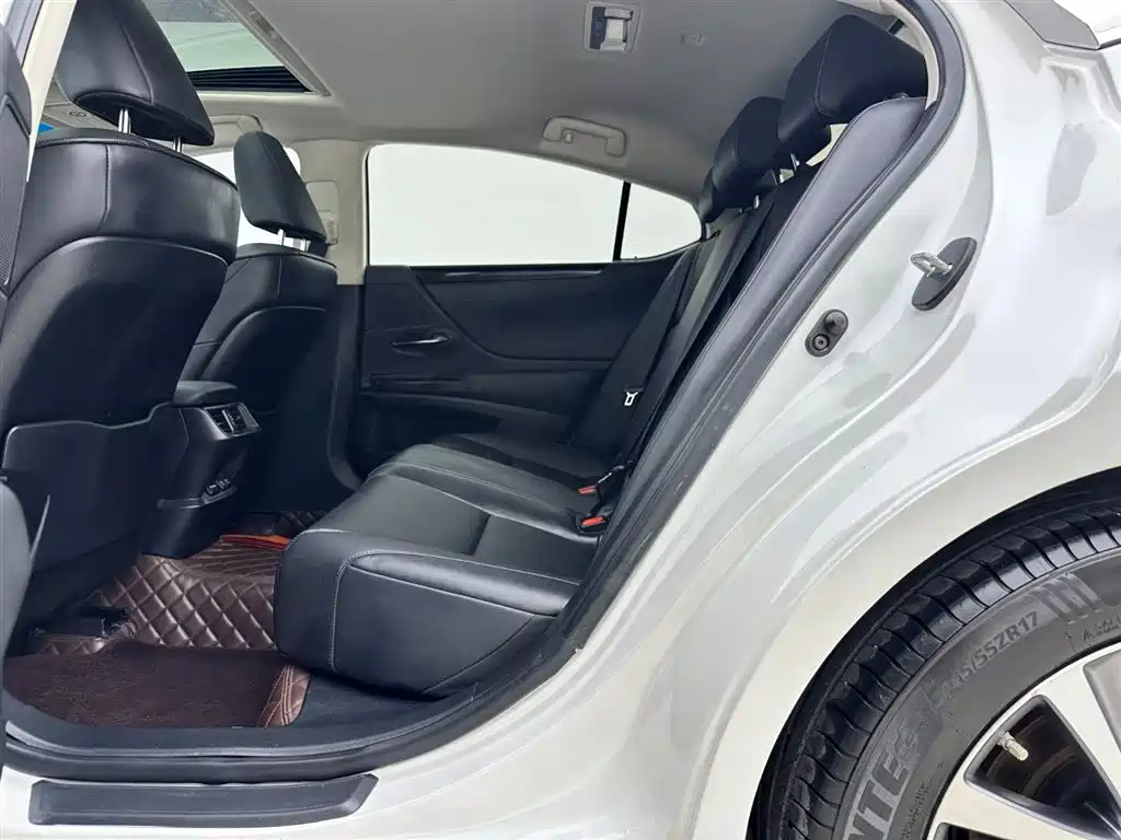 Lexus ES 2020 200 Excellence фото 7