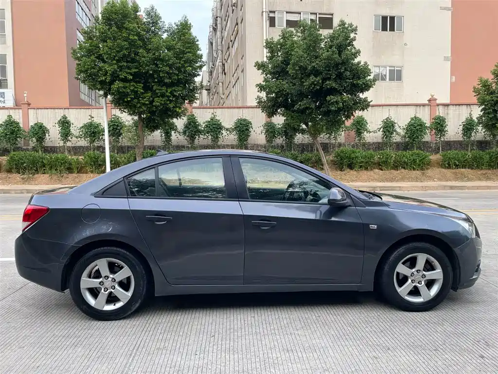 Chevrolet Cruze 2012 1.6L SE AT фото 12