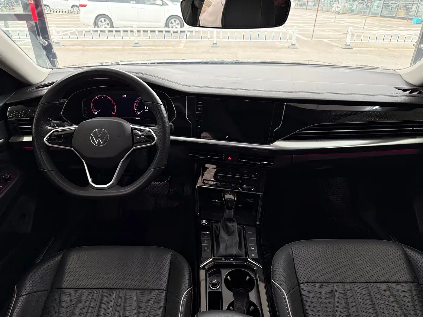 Volkswagen Passat 2023 330TSI Luxury Edition фото 10