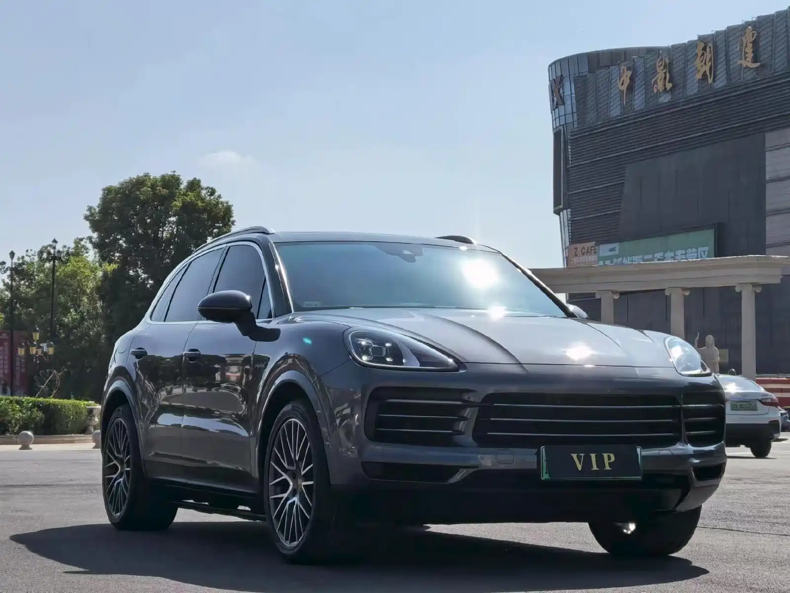 Photo 3 - Porsche Cayenne New Energy