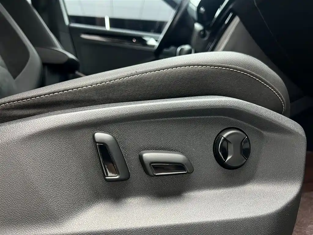 Фото 22 - Volkswagen T-ROC
