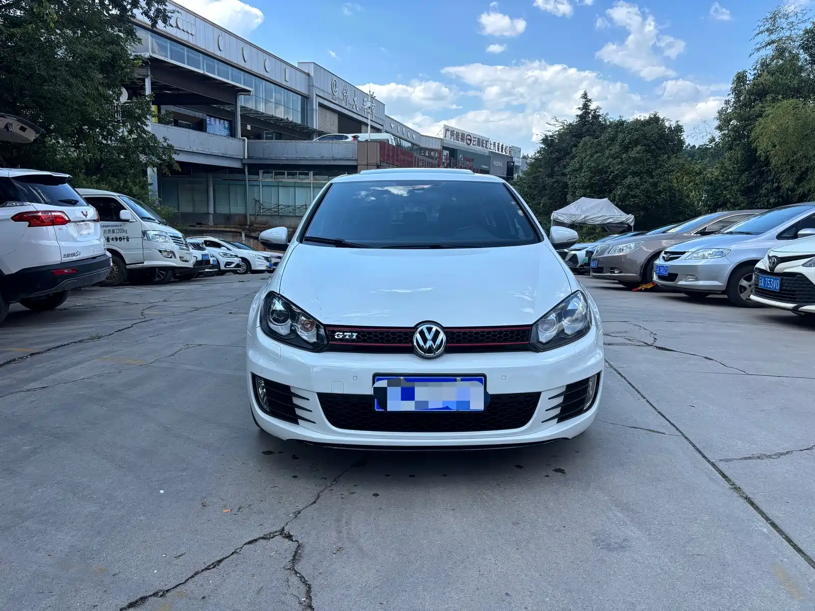 Photo 2 - Volkswagen Golf GTI