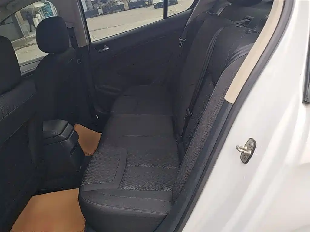 Peugeot 308 2014 Model Joy Edition Classic 1.6L Manual Superior Style фото 17