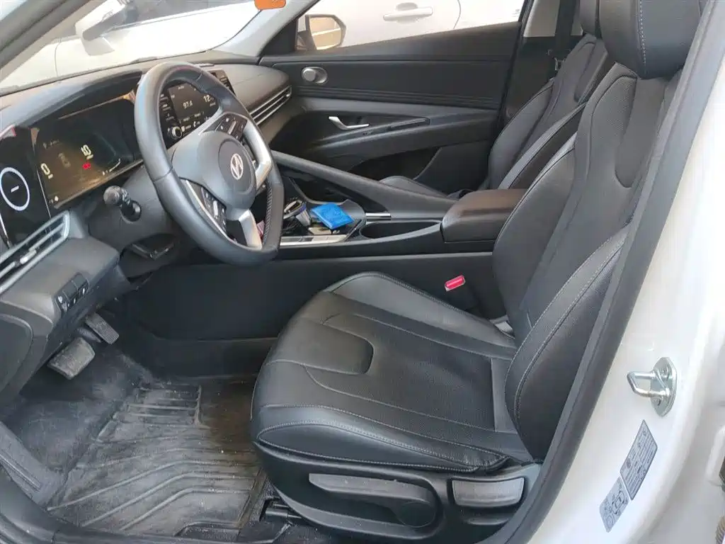 Hyundai Elantra 2023 1.5L CVT GLX Elite Edition фото 8