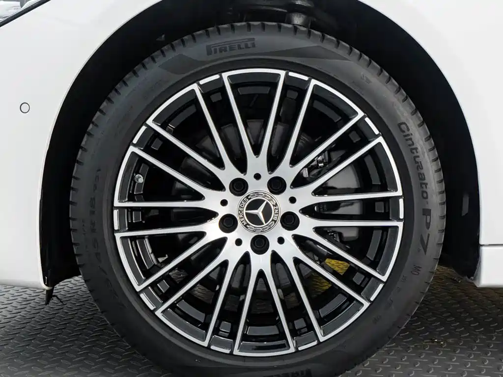 Photo 10 - Mercedes-Benz C-Class
