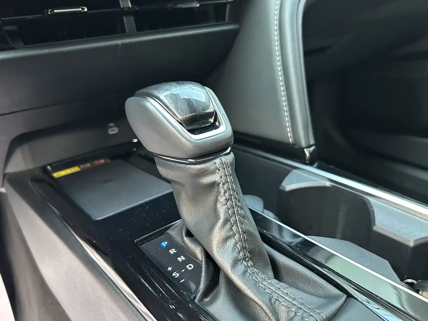Toyota Camry 2024 Hybrid 2.5HG Premium Edition фото 8