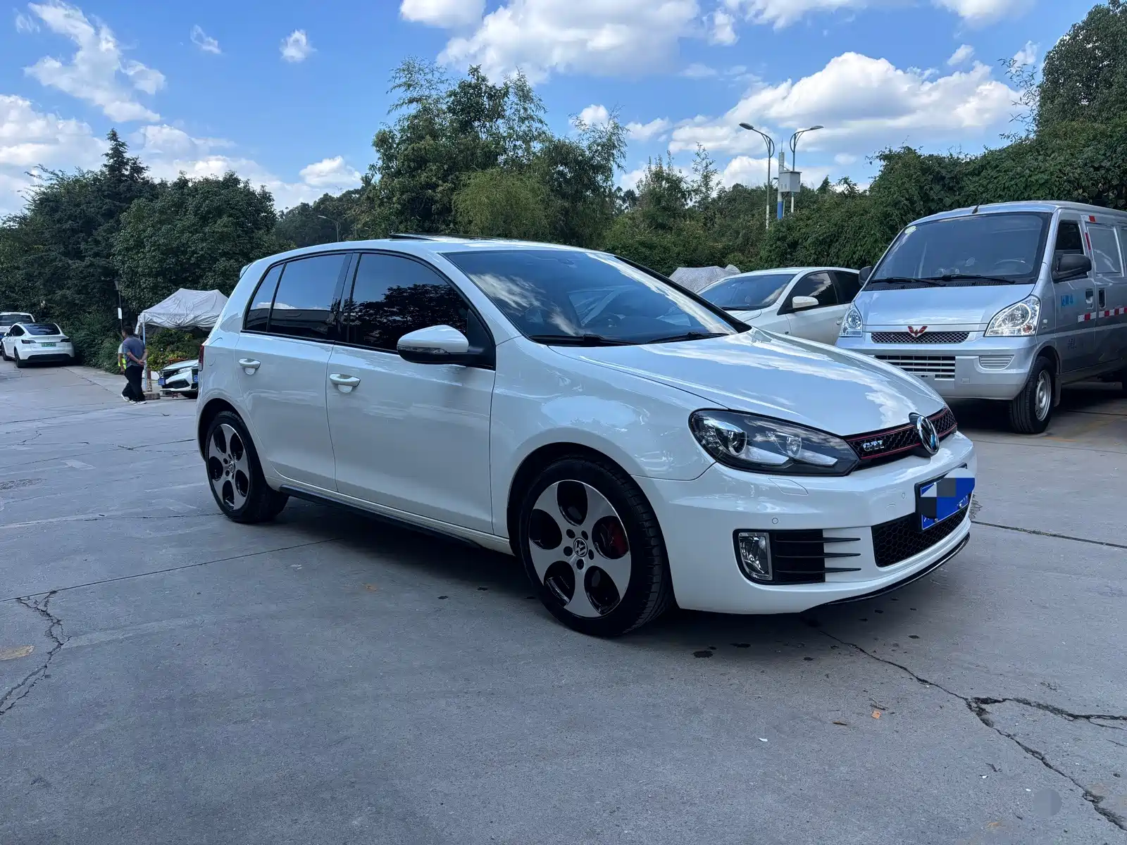 Photo 3 - Volkswagen Golf GTI