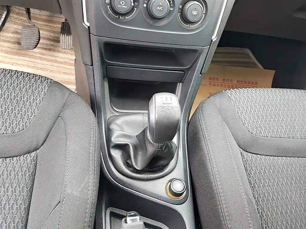Peugeot 308 2014 Model Joy Edition Classic 1.6L Manual Superior Style фото 14
