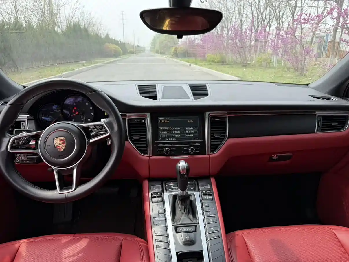 Porsche Macan 2016 Macan 2.0T фото 9