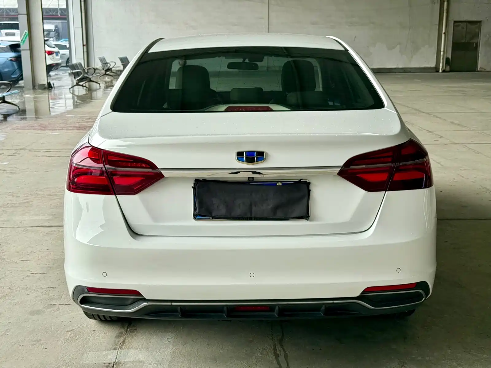 Фото 9 - Geely Emgrand