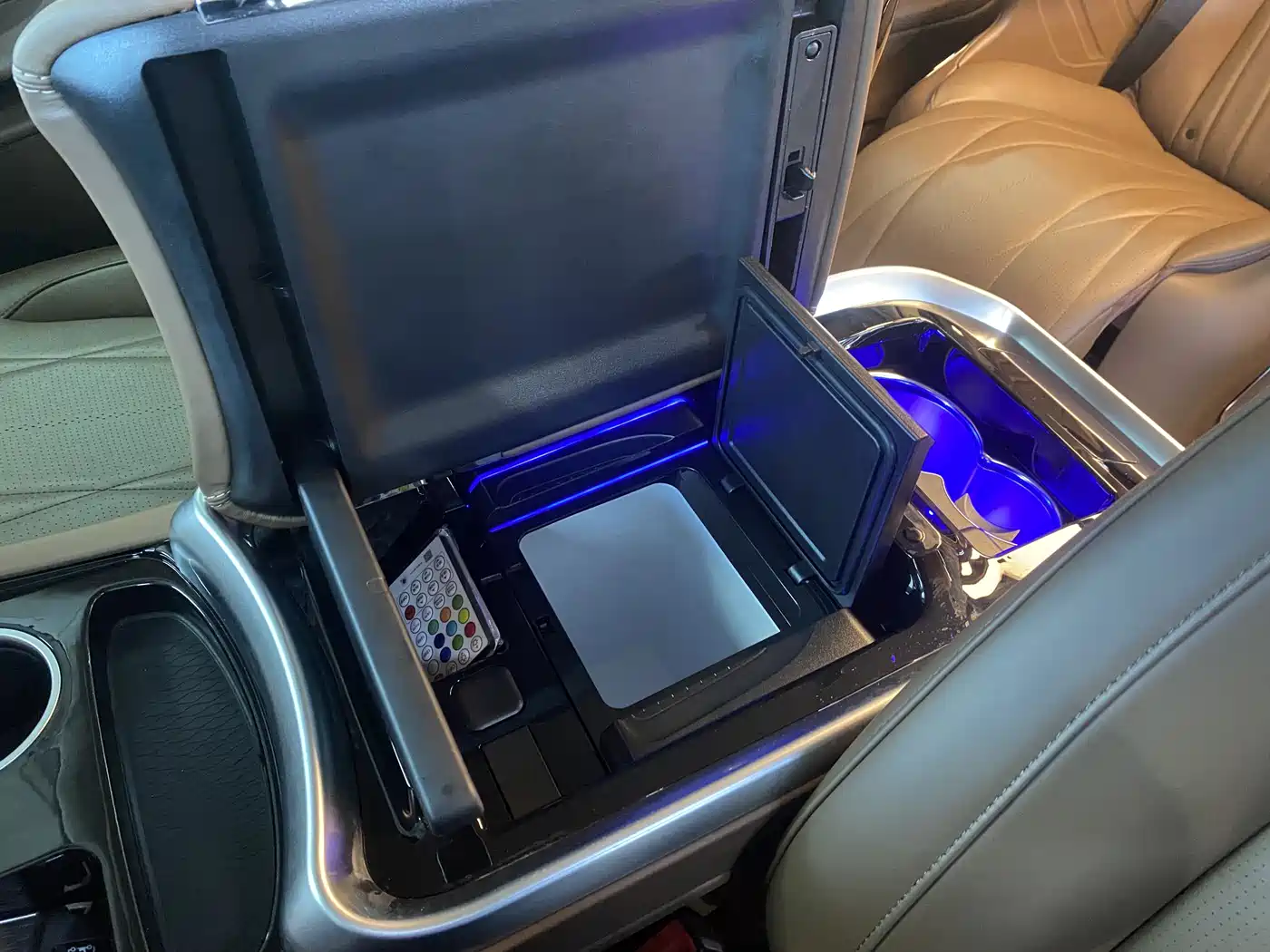 Mercedes-Benz Vito 2024 2.0T Business 7-Seater фото 7