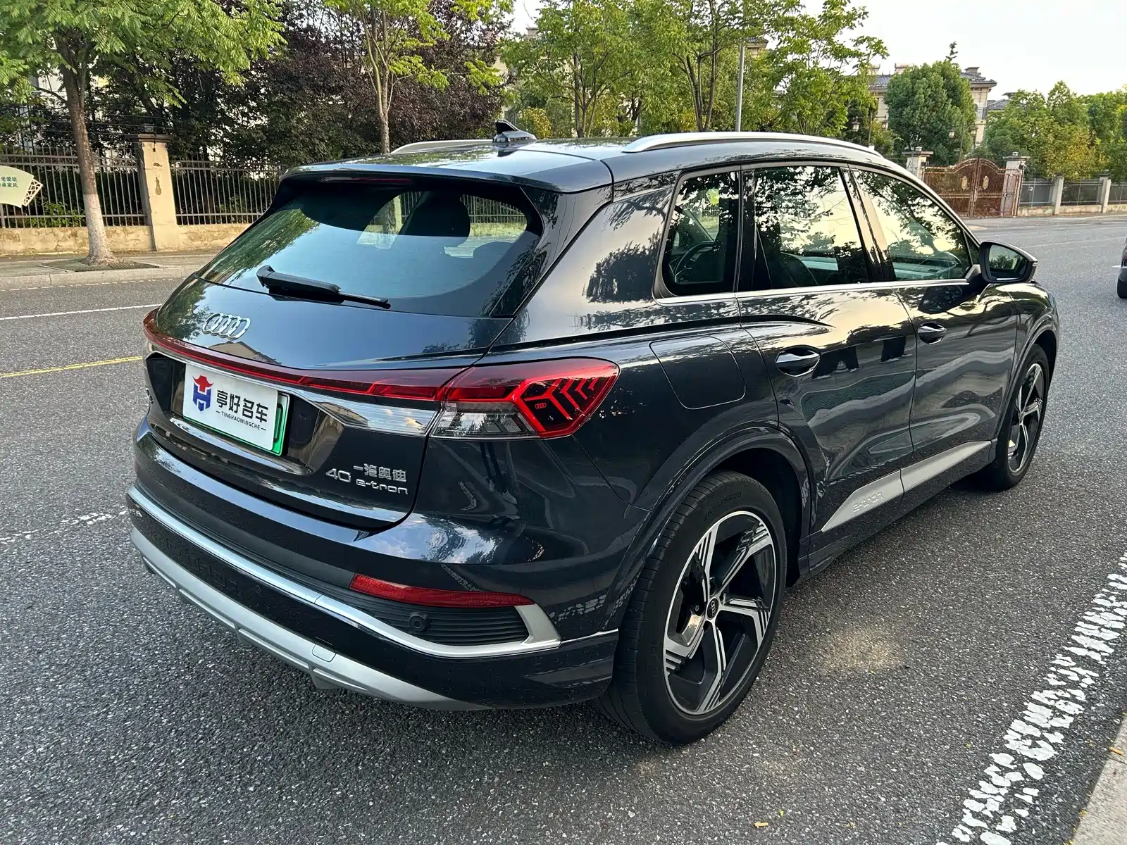 Photo 5 - Audi Q4 e-tron