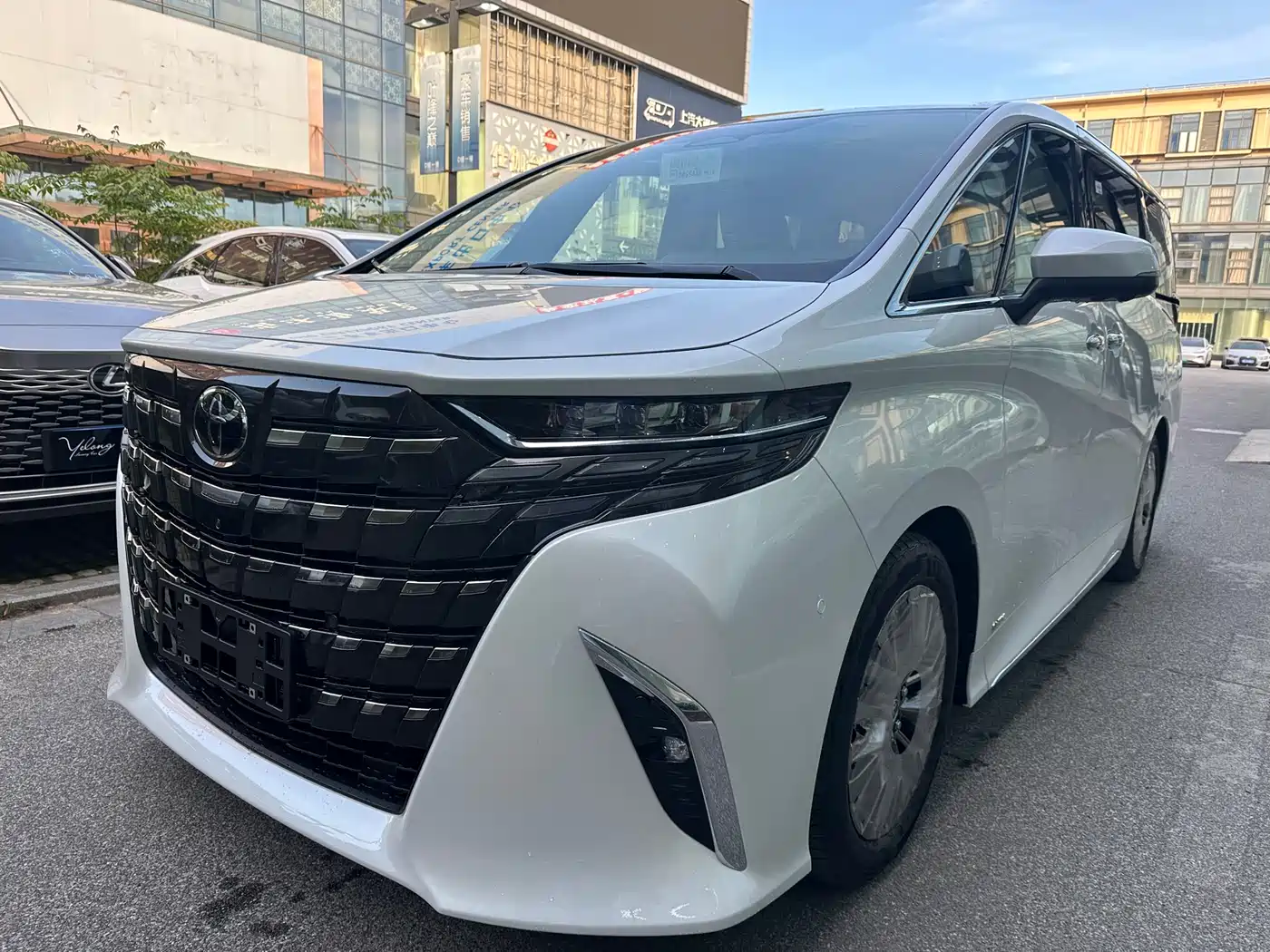 Toyota Alphard 2025 Hybrid 2.5L Ultimate Gold Edition