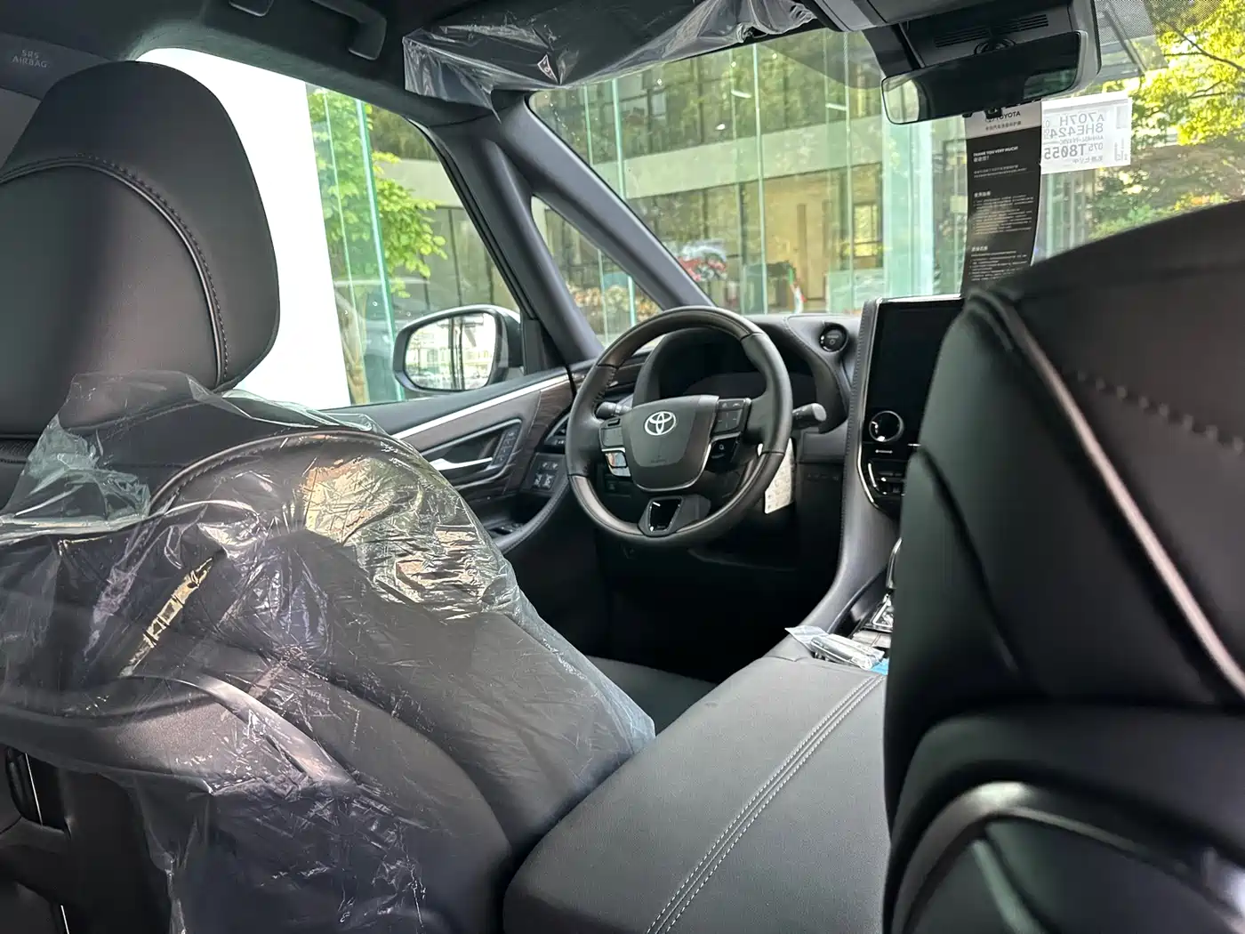 Toyota Alphard 2025 Hybrid 2.5L Ultimate Gold Edition фото 8