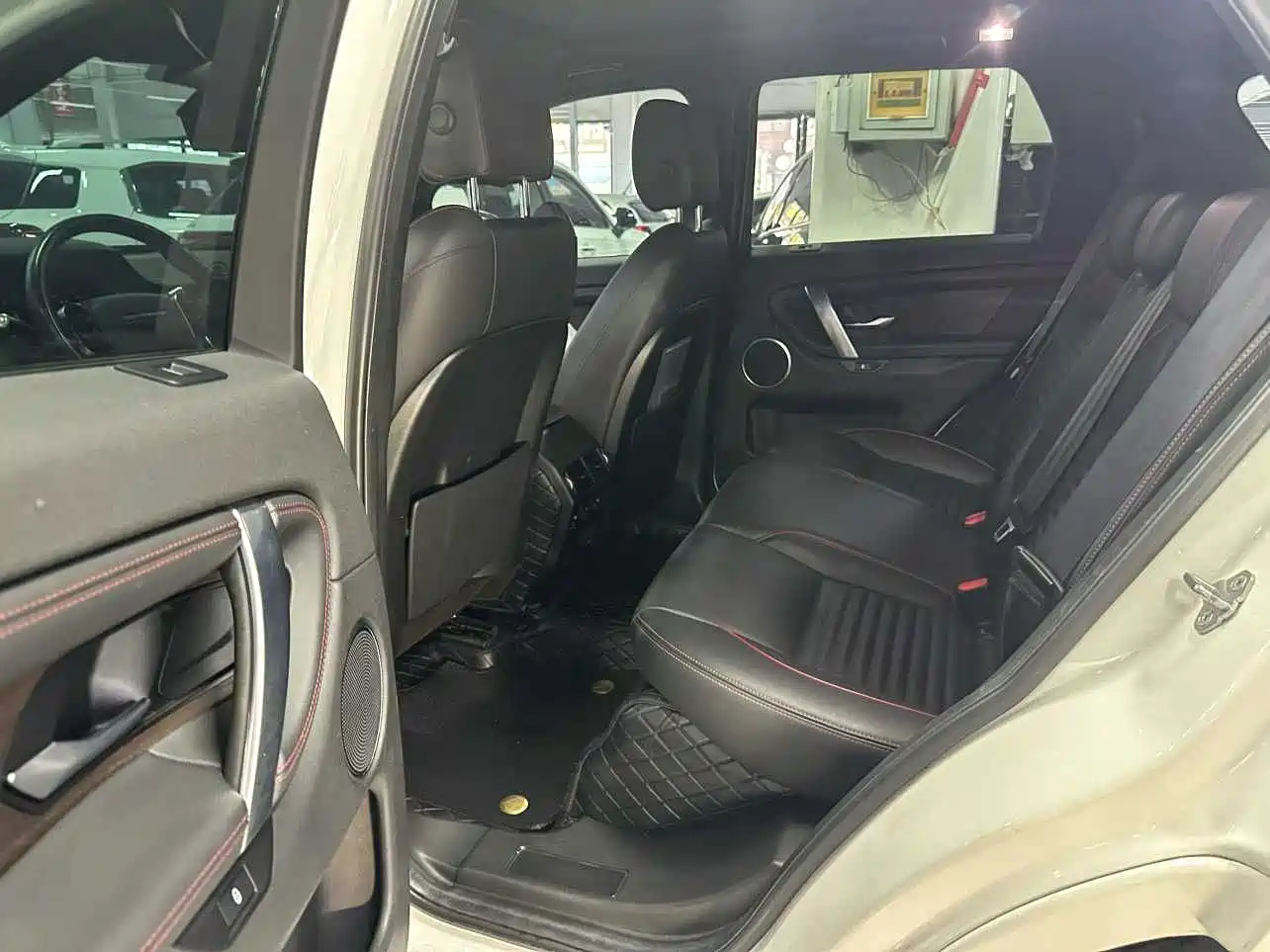 Land Rover Discovery Sport 2020 249PS R-Dynamic Performance фото 9